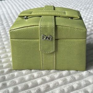 Green Textured Jewelry Box